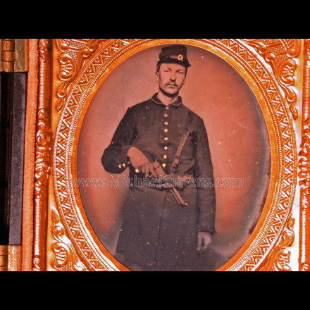 CIVIL WAR IMAGE OF AN ARMED SOLDIER.