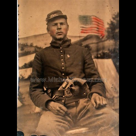 CIVIL WAR TINTYPE OF AN ARMED UNION SOLDIER